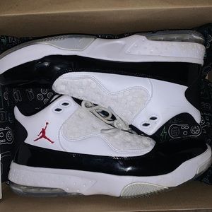 jordon aura 2s ordered them and they came in the wrong size (11) so selling them